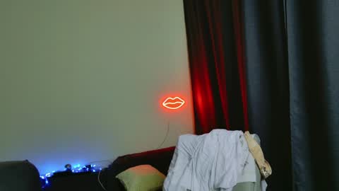 Snapshot of mishamilf chatting on December 29, 5:54 pm Misha online show from December 29, 5:54 pm