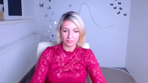 Snapshot of mishelle_blondie chatting on December 16, 12:21 pm Mishelle online show from December 16, 12:21 pm