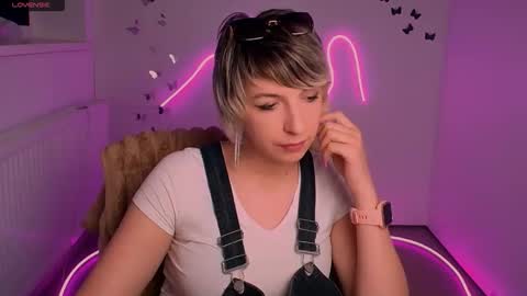 Mishelle online show from April 29, 11:58 am