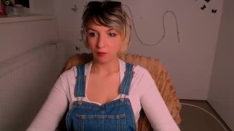 Mishelle online show from May 2, 3:06 pm