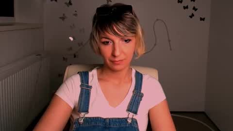 Mishelle online show from May 5, 6:49 pm