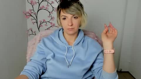 Mishelle online show from May 11, 4:59 pm