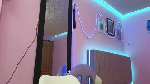 Snapshot of misofialeal chatting on September 18, 8:22 pm misofialeal online show from September 18, 8:22 pm