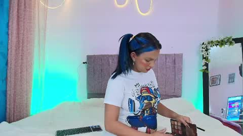 Snapshot of misofialeal chatting on April 11, 6:45 pm misofialeal online show from April 11, 6:45 pm