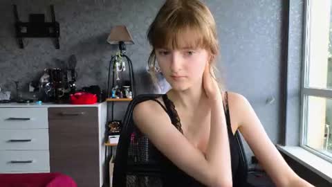 Alisa NONNUDE online show from June 15, 11:01 am