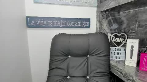 Snapshot of miss___allison chatting on July 29, 10:35 am Allison online show from July 29, 10:35 am