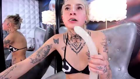 miss___angel online show from February 24, 9:41 pm