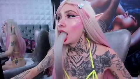 miss___angel online show from September 19, 6:19 pm