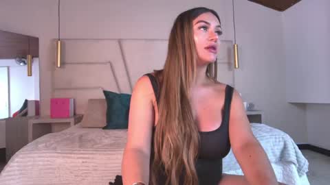 miss__ary_ online show from April 24, 11:45 am