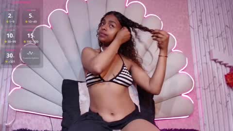 miss__smith_ online show from November 20, 3:34 pm