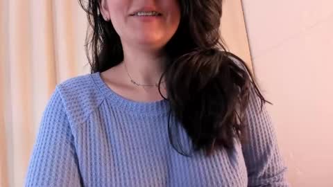 Snapshot of miss_alhy chatting on June 4, 4:02 pm online show from June 4, 4:02 pm