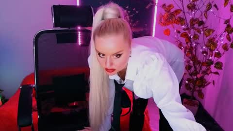 Snapshot of miss_alice_silver chatting on October 3, 9:56 pm miss_alice_silver online show from October 3, 9:56 pm