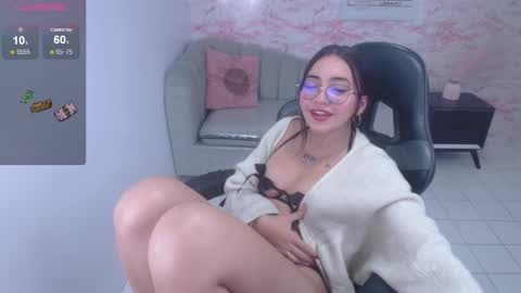 Snapshot of miss_andrea_t chatting on December 12, 2:00 pm andrea online show from December 12, 2:00 pm