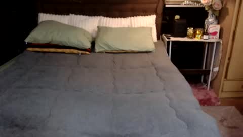 Snapshot of miss_angelic15 chatting on June 27, 12:22 pm miss angelic15 online show from June 27, 12:22 pm