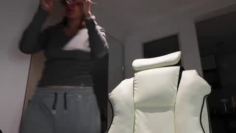 miss_ann_1 online show from May 4, 12:28 am