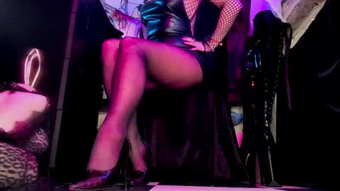 Snapshot of miss_asmodeus chatting on February 18, 10:25 pm missAsmodeus online show from February 18, 10:25 pm