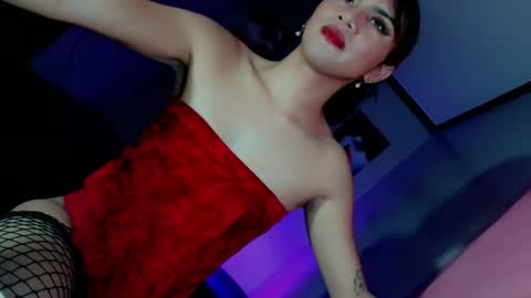Snapshot of miss_bella69 chatting on May 16, 5:48 am miss_bella69 online show from May 16, 5:48 am