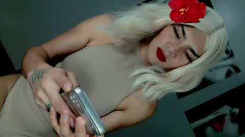 Snapshot of miss_bella69 chatting on June 22, 5:59 am miss_bella69 online show from June 22, 5:59 am