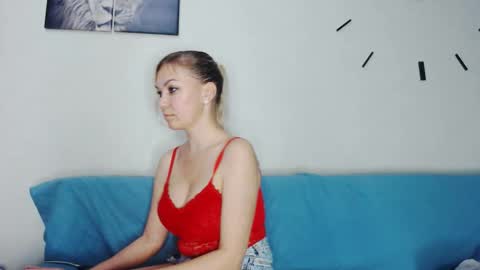 Snapshot of miss_blonde1 chatting on May 22, 7:15 am miss_blonde1 online show from May 22, 7:15 am