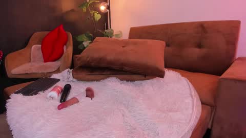 Charlize online show from March 8, 2:04 am