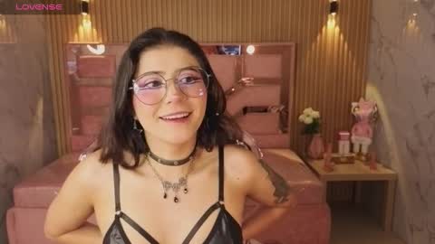 miss_devil_s online show from March 6, 3:25 am