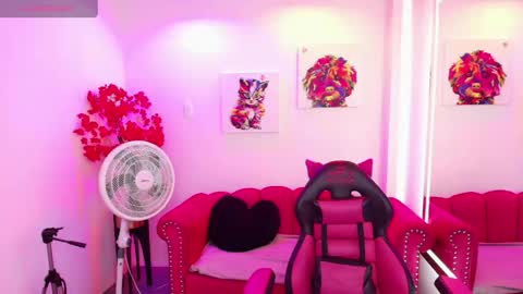 Snapshot of miss_dolly1 chatting on May 9, 12:21 pm Melanie online show from May 9, 12:21 pm