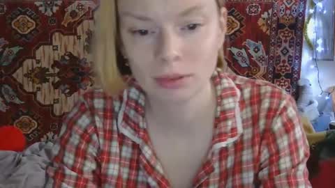 Snapshot of miss_elistia_ chatting on November 21, 6:23 am Elis online show from November 21, 6:23 am