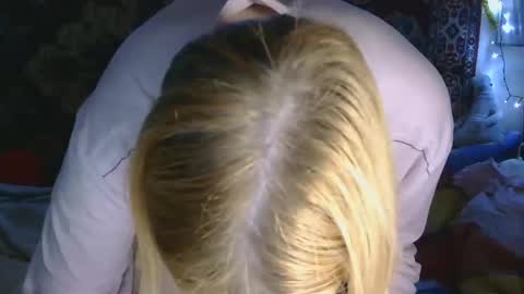 Snapshot of miss_elistia_ chatting on November 22, 7:02 pm Elis online show from November 22, 7:02 pm