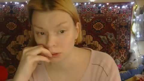Snapshot of miss_elistia_ chatting on December 1, 9:58 am Elis online show from December 1, 9:58 am