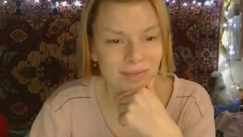 Snapshot of miss_elistia_ chatting on December 16, 11:48 am Elis online show from December 16, 11:48 am