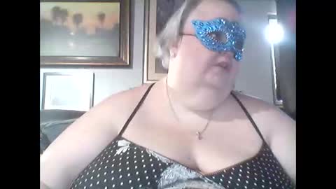 Snapshot of miss_ella_rose chatting on May 16, 10:36 am miss_ella_rose online show from May 16, 10:36 am