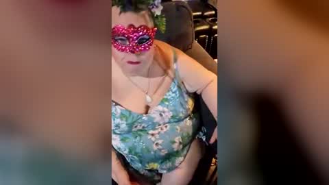 Snapshot of miss_ella_rose chatting on June 17, 2:36 am miss_ella_rose online show from June 17, 2:36 am