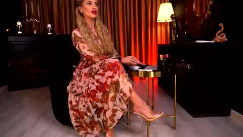 Snapshot of miss_ema_divine chatting on September 15, 5:02 pm Miss Ema Devine online show from September 15, 5:02 pm