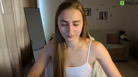 Snapshot of miss_emily19 chatting on June 23, 8:23 am Emily online show from June 23, 8:23 am