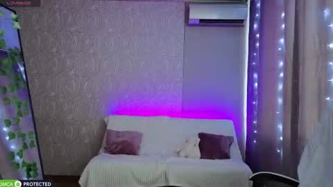Snapshot of miss_emily19 chatting on July 20, 8:17 am Emily online show from July 20, 8:17 am