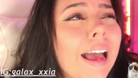 Snapshot of miss_galaxxia chatting on December 20, 1:02 am Elisabeth IG galax xxia online show from December 20, 1:02 am