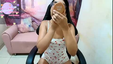 Snapshot of miss_helensexy chatting on June 3, 11:35 am miss_helensexy online show from June 3, 11:35 am