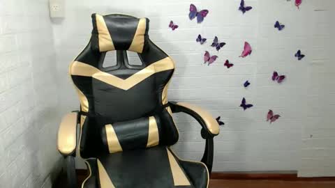 Snapshot of miss_jackilynxxx chatting on May 3, 4:40 am miss_jackilynxxx online show from May 3, 4:40 am