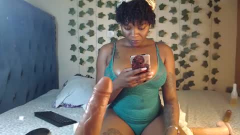 miss_kiiki online show from December 5, 11:29 pm