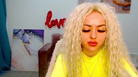 Snapshot of miss_kiten chatting on February 9, 10:43 pm miss_kiten online show from February 9, 10:43 pm