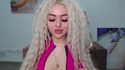 Snapshot of miss_kiten chatting on March 4, 11:54 pm miss_kiten online show from March 4, 11:54 pm