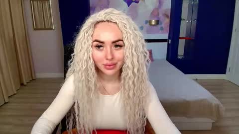 Snapshot of miss_kiten chatting on November 12, 7:35 pm miss_kiten online show from November 12, 7:35 pm