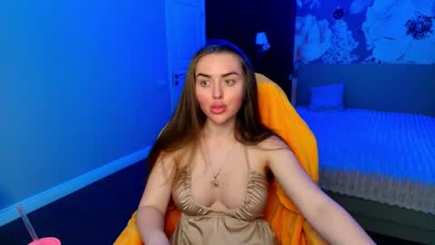 miss_kiten online show from July 3, 8:15 pm