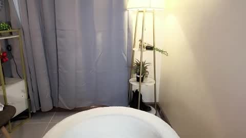 miss_kyrstyn online show from April 21, 8:44 pm
