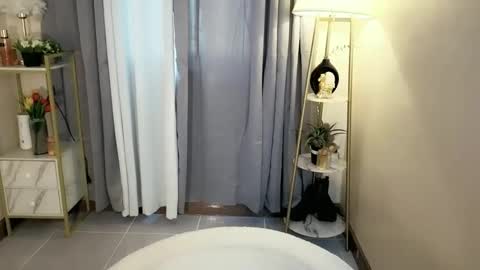 miss_kyrstyn online show from May 1, 1:54 am