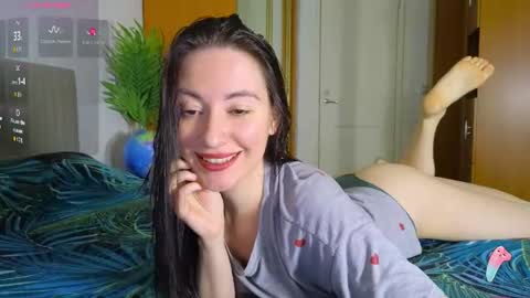Snapshot of miss_leee chatting on June 4, 9:59 am Laura online show from June 4, 9:59 am