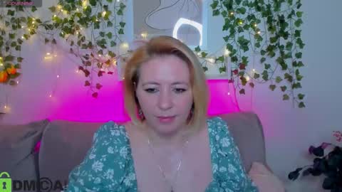 Snapshot of miss_lisaa chatting on November 15, 2:53 am miss_lisaa online show from November 15, 2:53 am