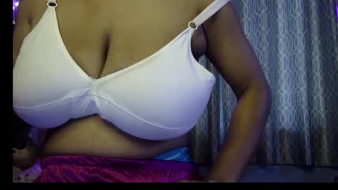 Snapshot of miss_mahi69 chatting on May 24, 11:15 am Mahi online show from May 24, 11:15 am