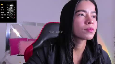 Snapshot of miss_megan__ chatting on June 16, 1:03 pm online show from June 16, 1:03 pm
