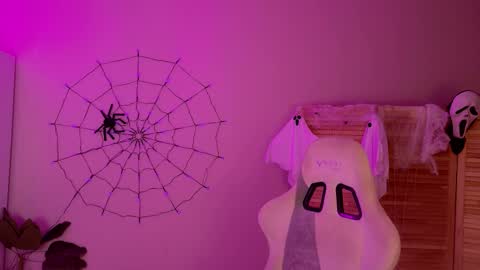 Snapshot of miss_mia_meow chatting on November 1, 5:53 am Mamma Mia online show from November 1, 5:53 am